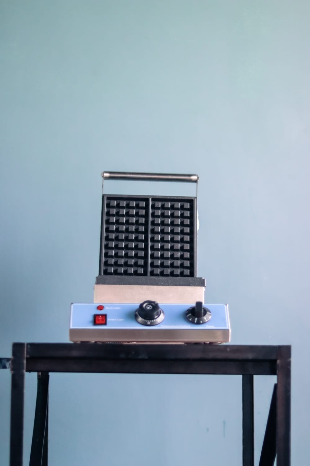 WAFFLE MACHINE